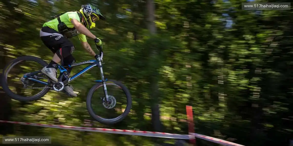 从球鞋到纪念衫，每一件都是热爱的勋章！👟